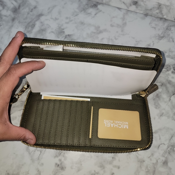 NWT Michael Kors Women's Jet Set Travel Large Continental Pebbled Leather Wallet - Picture 5 of 7